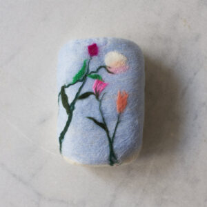 jabón artesanal de lana flores al viento